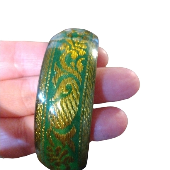 Vintage Lucite Green Fabric Inlay- Golden Glittery Design Bangle Bracelet Boho - Picture 2 of 4